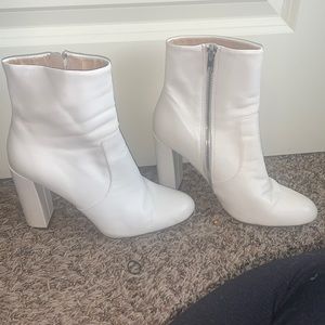 Steve Madden white booties size 8.5